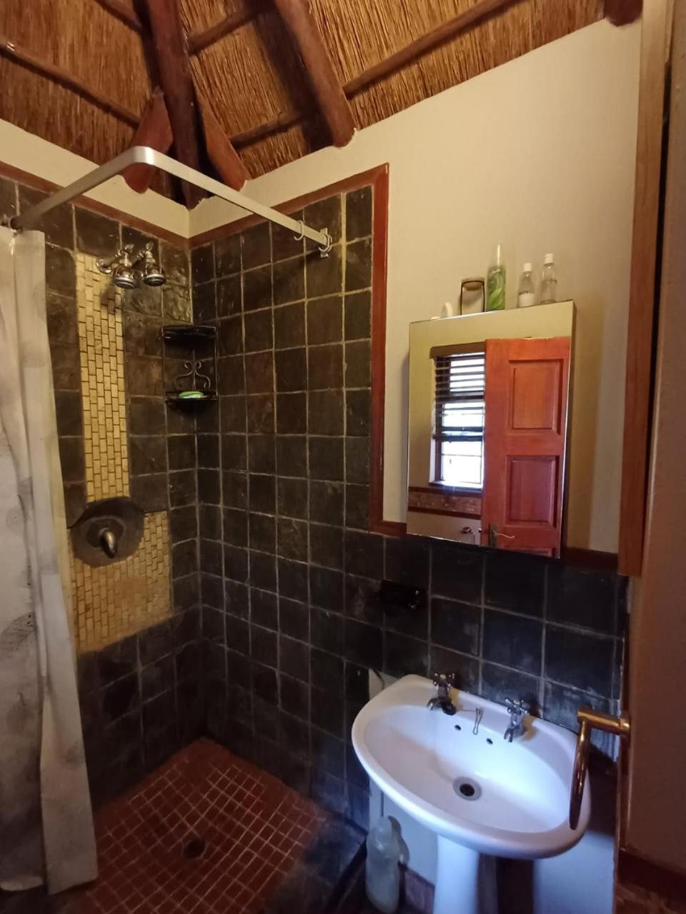 Adorable Unique Guest House - African Bush Feel Kalkheuvel Bagian luar foto